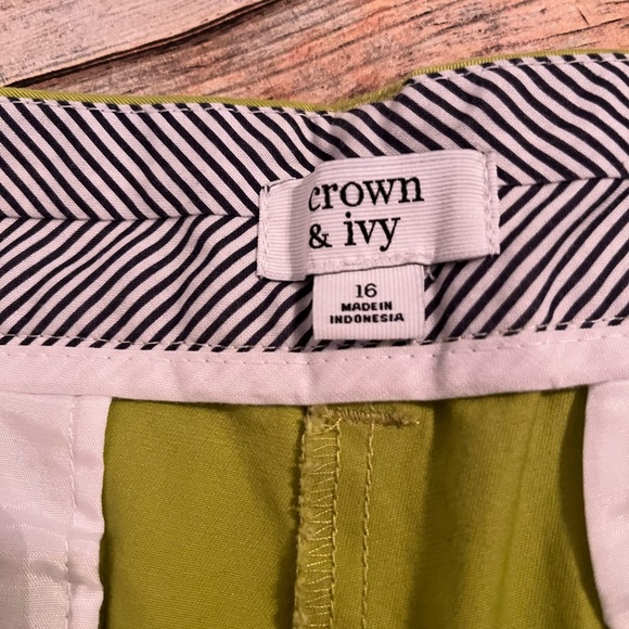 Crown & Ivy Women's Green Shorts Size 16 - Picture 5 of 8